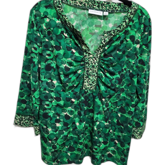 2/$30 Kelly Green Tunic with Nice Print - Size Medium - Picture 1 of 4